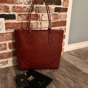 NWT Frye Tote north south zipper SADDLE LEATHER